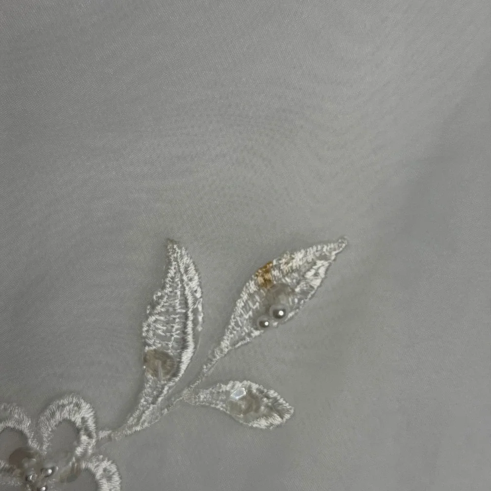 Davids Bridal Girls White Beaded Floral Tulle Flower Girl Dress Size 6 Communion - Picture 14 of 16